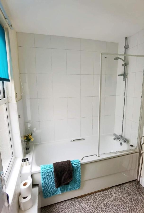 فيلا نوتينغهامفي Kenrick Street Great House Available For Guests And Contractors Parking And Wifi المظهر الخارجي الصورة